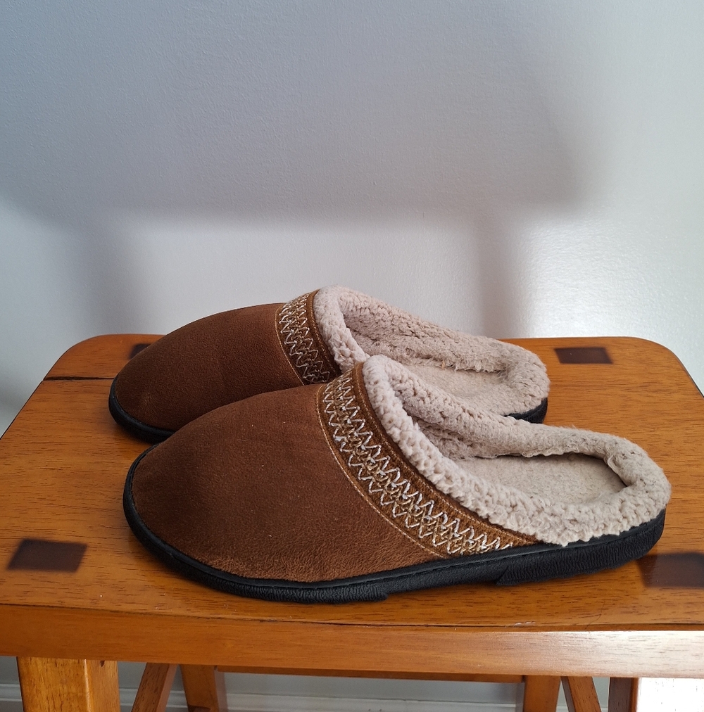 Womens BROWN SLIPPERS Pine Ridge by Isotoner SOFT UPPER Sherpa Like Lining Zs 9